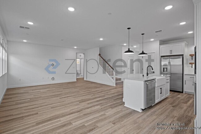 Building Photo - 365 Gold Coast Rd