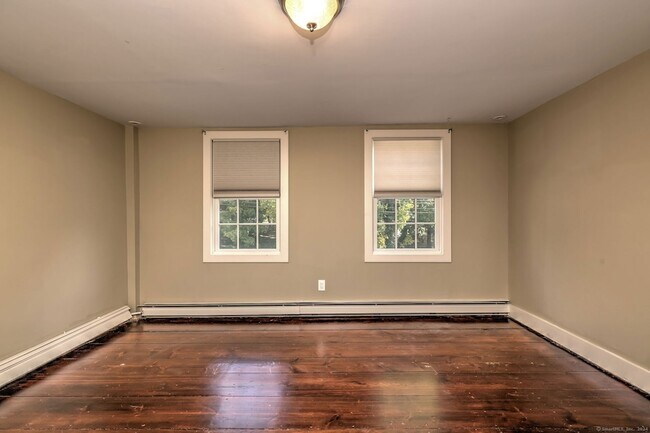 Building Photo - 1591 Huntington Turnpike