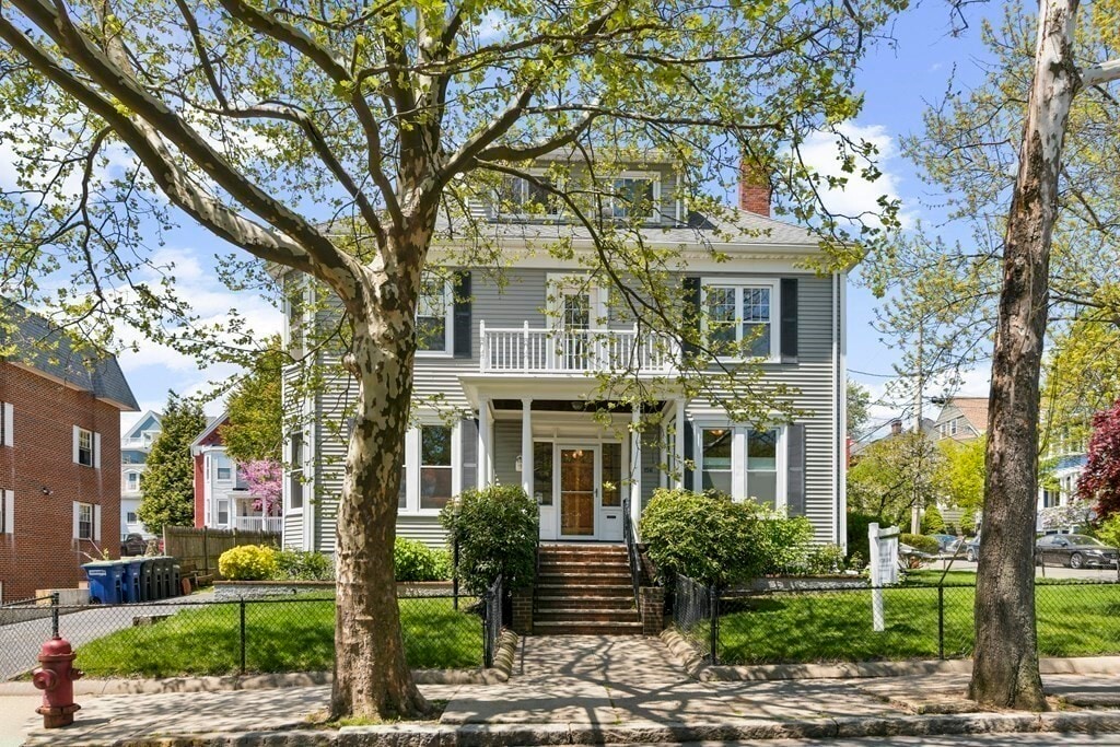 Building Photo - 162 Sycamore St