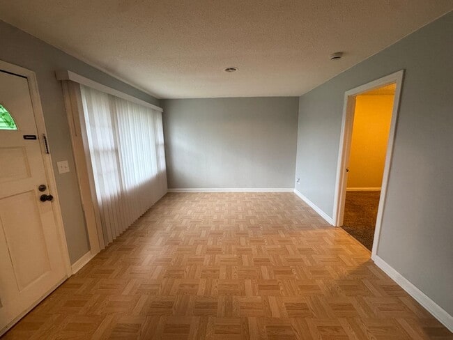 Building Photo - House available for rent