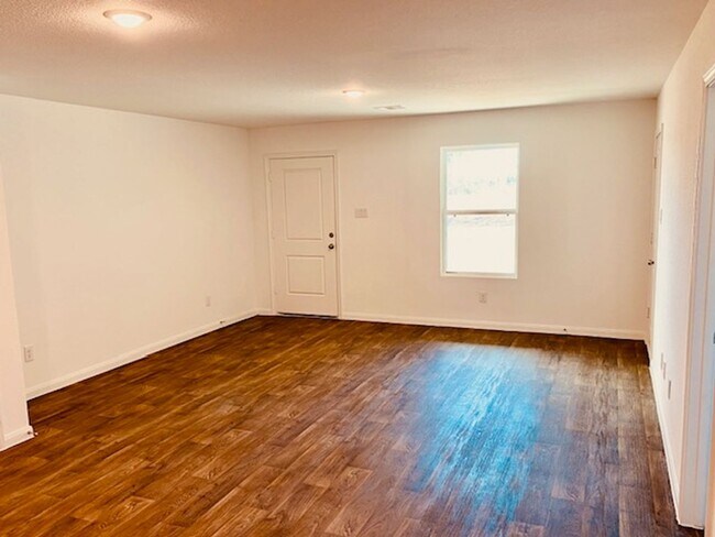 Building Photo - Beautiful Brand New 3 bedroom 2 bath lease...