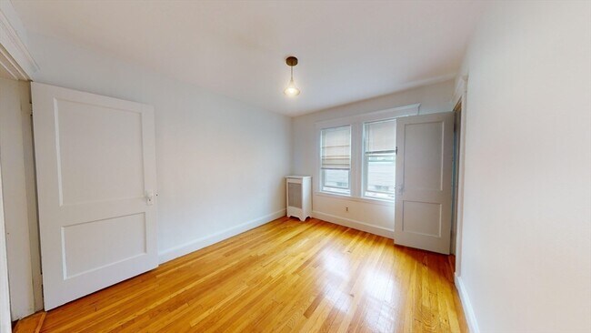 Building Photo - 52 Linwood St