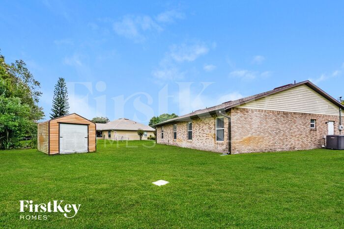 Building Photo - 2090 Raymond Dr