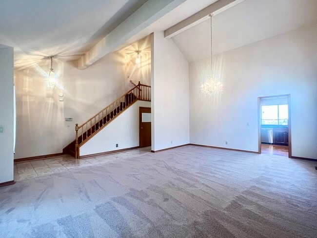 Primary Photo - 1305 Manzano Way