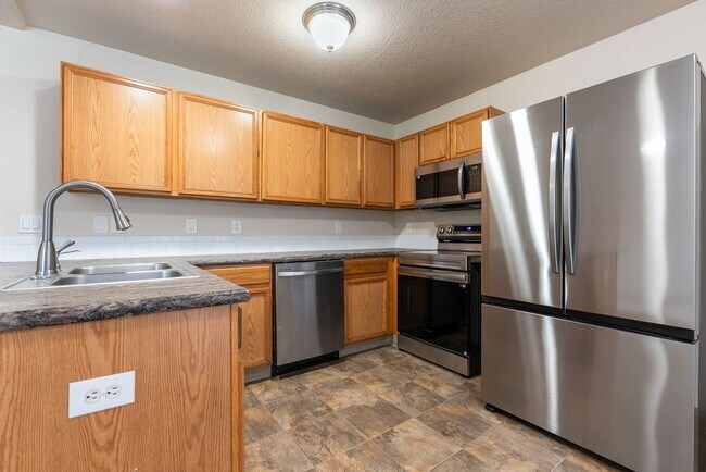 Building Photo - Spacious 4-Bedroom Home in SE Portland