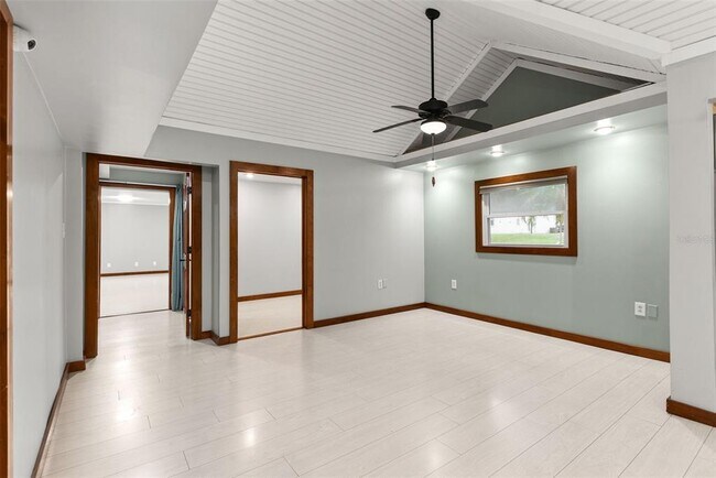 Building Photo - 10519 Bridgewood Dr