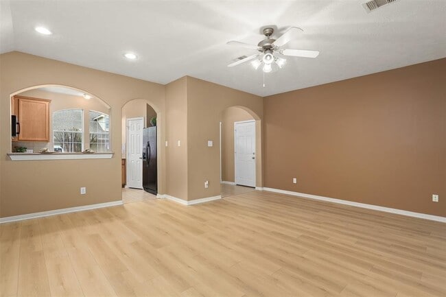 Building Photo - 1602 Village Townhome Dr