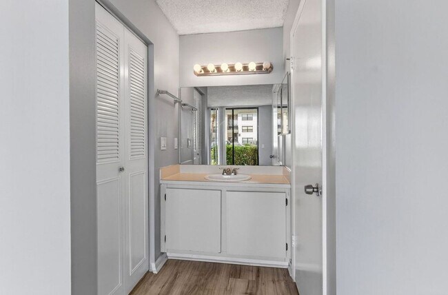 Building Photo - ONE BEDROOM ONE BATHROOM!! WATERFRONT COMMUNITY