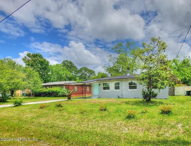 Building Photo - 3919 Skycrest Dr