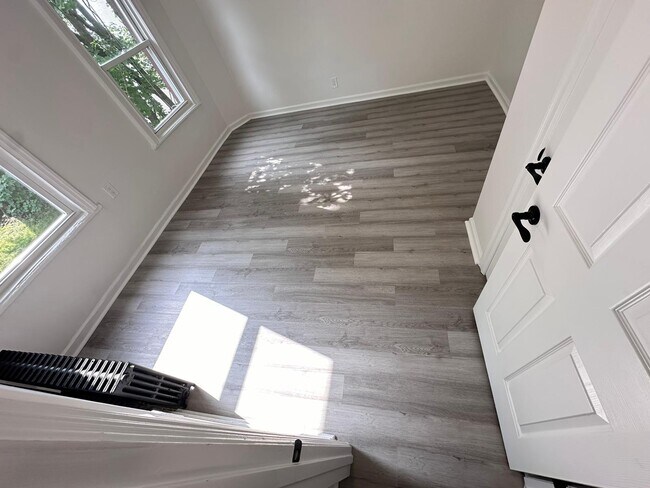 Building Photo - 109 S 7th Ave