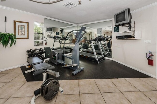 Building Photo - 704 Lyndhurst St