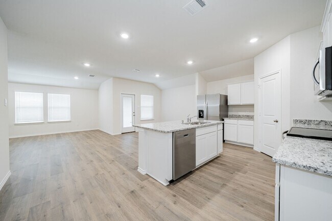 Building Photo - 2147 Thornton Dr