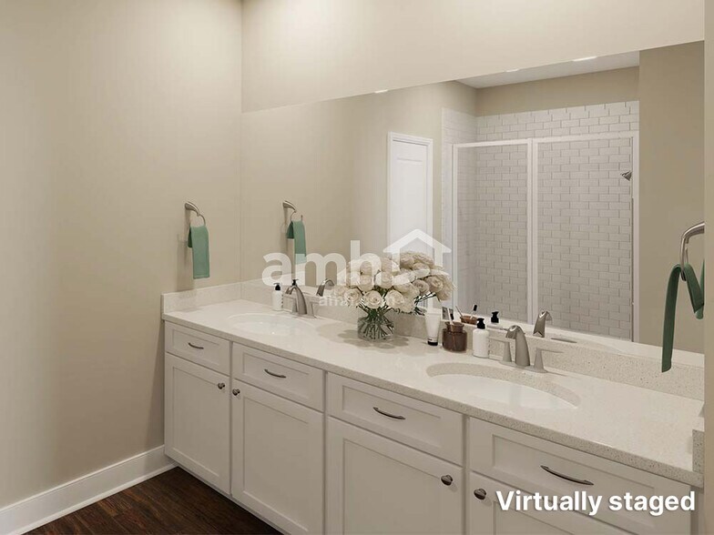 Building Photo - 11650 Hillside Dr