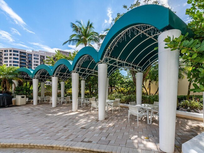 Building Photo - 888 Brickell Key Dr