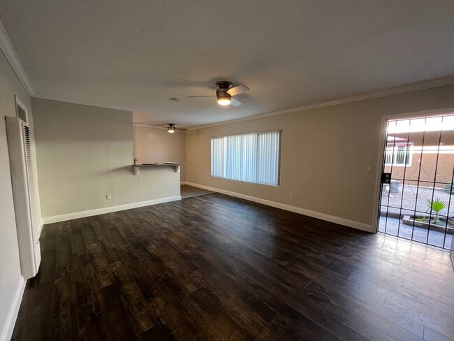 Building Photo - Beach West