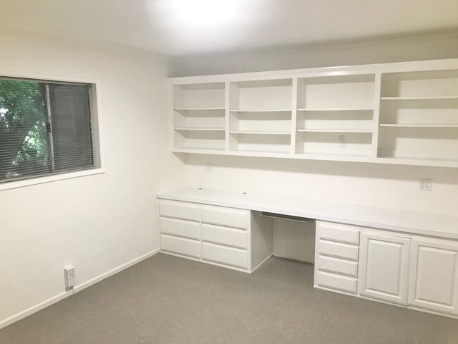 Building Photo - 3 Bed 2 Bath House