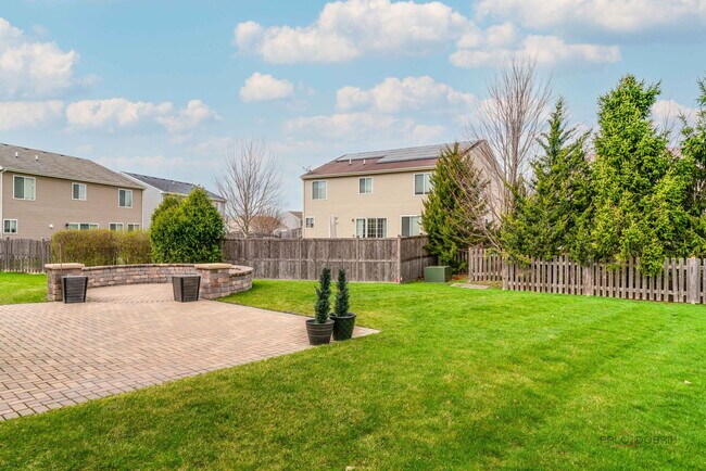 Building Photo - 202 Minuet Cir