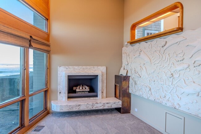 Building Photo - Extraordinary 5-Bed / 5-Bath Oceanfront Property in La Jolla!