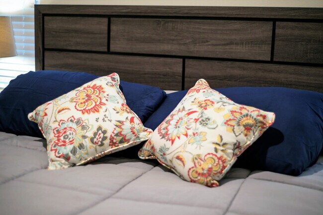 Building Photo - 5277 Oakbourne Ave