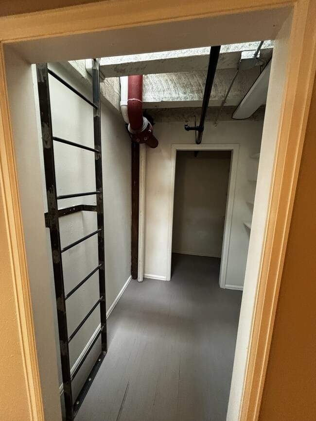 Building Photo - Charming Loft-Style Condo Near Pueblo Riverwalk. 50% OFF FIRST MONTH'S RENT