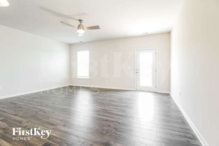 Building Photo - 811 Birchcrest Wy