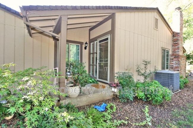 Building Photo - 6913 Navarro Ct