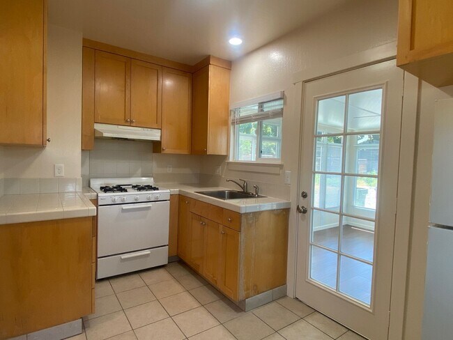 Building Photo - Updated and Unique Rose Garden 1 Bedroom Single Family Home!