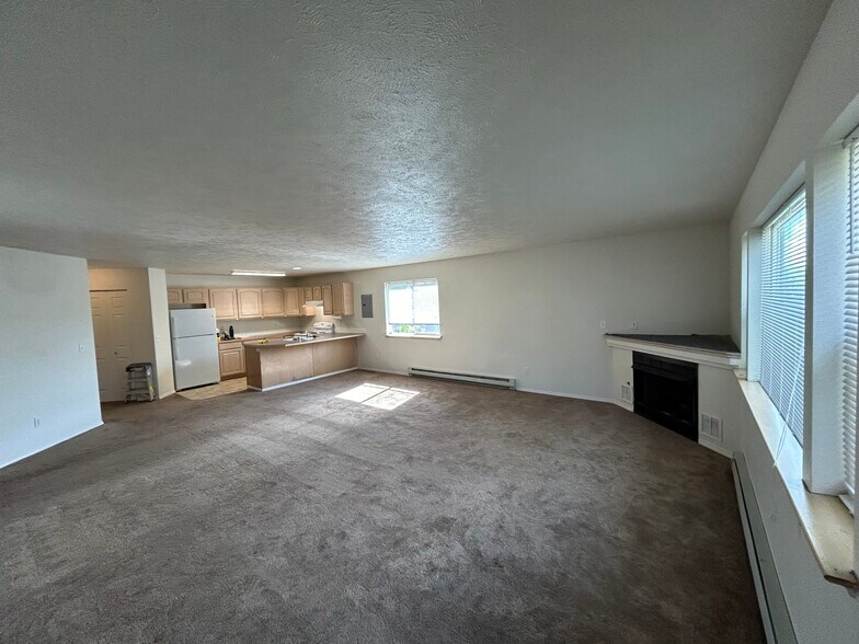 Family Room1 - 220 E Mission Ave