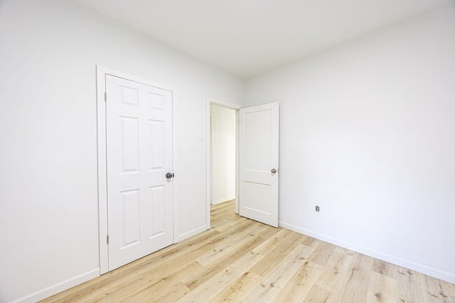 Building Photo - Newly Renovated 5 Bd/2 Bath Home in New Kensington