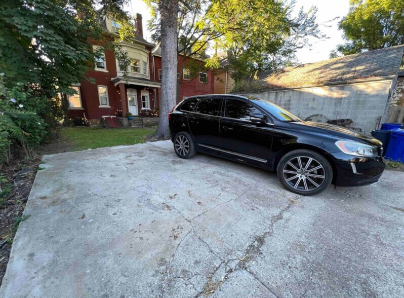 Building Photo - 822 N Euclid Ave