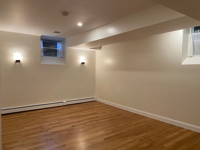 Building Photo - 93 Claremont St