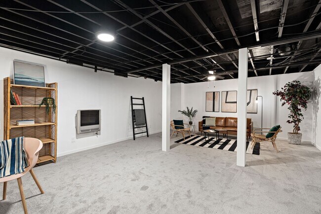 Building Photo - Fully renovated condo in Hendersonville