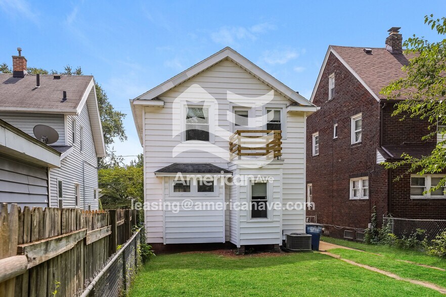 Building Photo - 1734 Brussels St