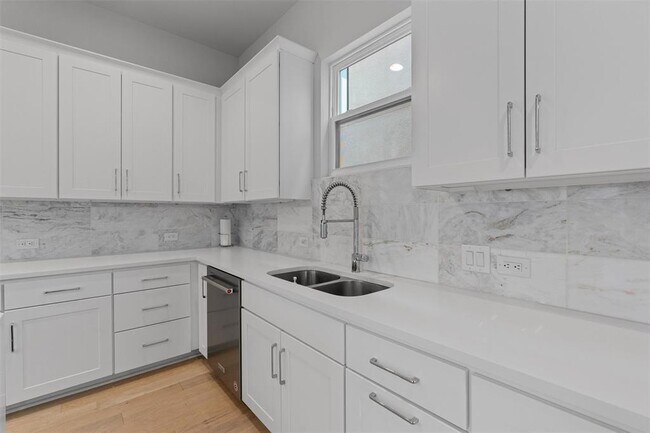 Building Photo - 5002 Pecan Springs Rd