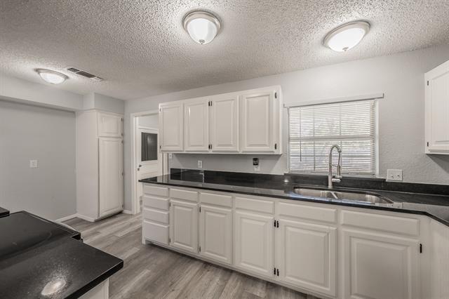 Building Photo - 1009 S Waco St