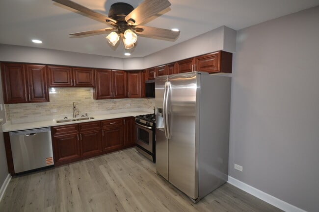 Building Photo - 7100 Laverne Ln