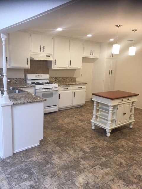 Building Photo - Single story 4/2bath home with large patio...