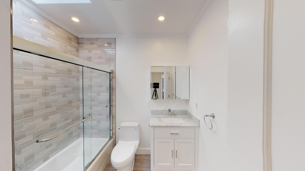 Building Photo - 1582 42nd Ave