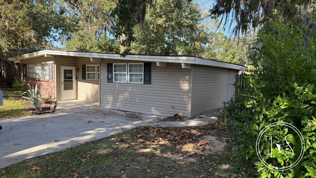 Building Photo - RATE DROP ALERT (was $2300/month)!