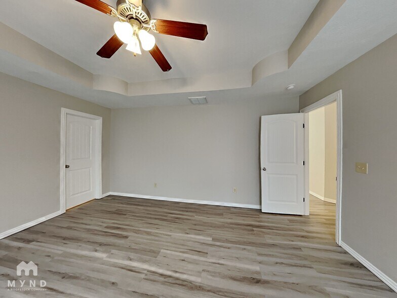 Building Photo - 111 N Peach Brook