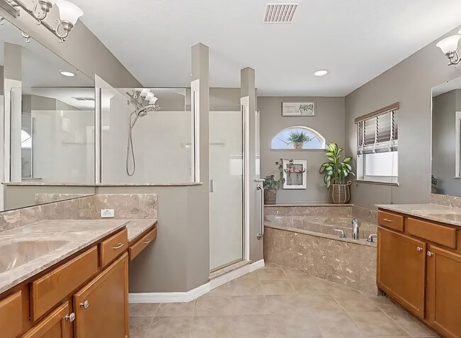 Building Photo - 1017 S Glen Meadow Loop
