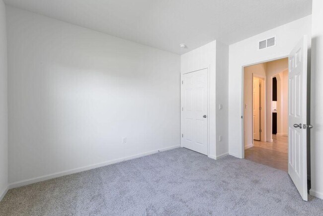 Building Photo - 1524 SW Bermel Ave