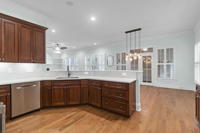 Building Photo - 612 Daggett St