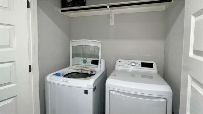 Building Photo - 331 W Taverner Xing