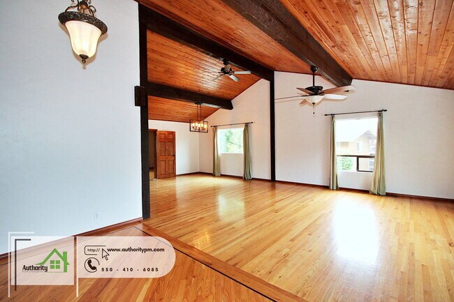 Building Photo - 3345 Golden Heights Dr