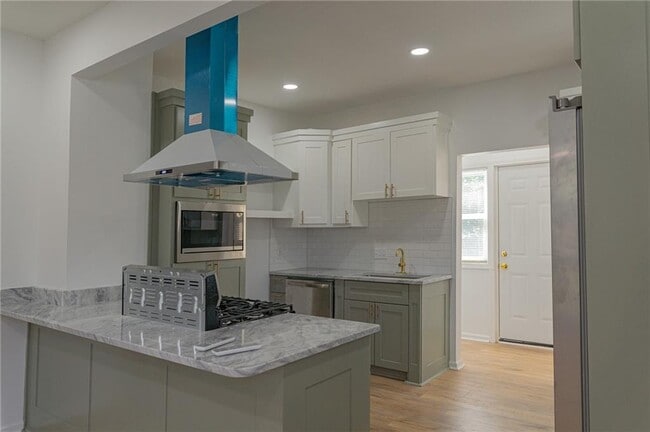 Building Photo - 817 Maple St