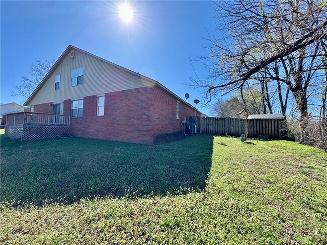 Building Photo - 1837 Pointer Ln