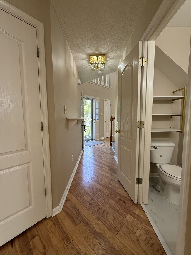 Building Photo - Newly Renovated Modern Home