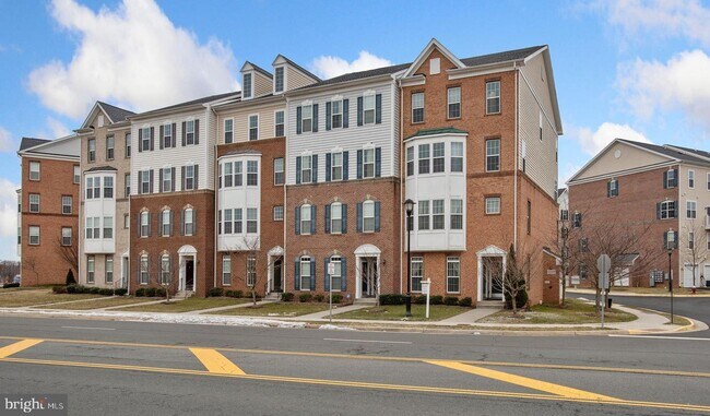 Building Photo - 43881 Centergate Dr