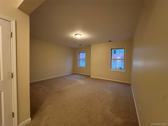 Building Photo - 75 Quaker Ave